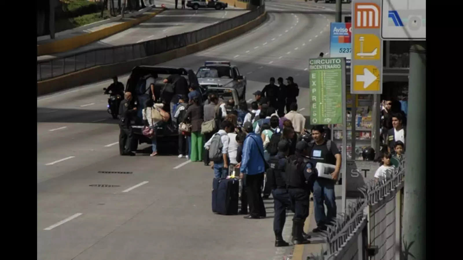 bloqueo maestros aeropuerto 2