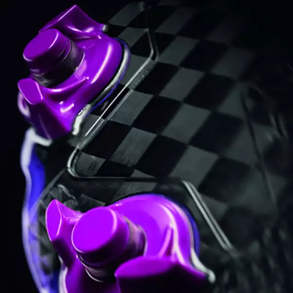 El modelo Mercurial Vapor Superfly III maximiza la velocidad y permite cambios rápidos multidireccionales para que el delantero aproveche cualquier oportunidad para anotar.