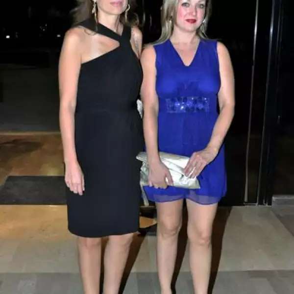 Mavy Flores de Zambrano y Cecy Flores