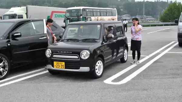 Predominan los autos compactos, con l�neas m�s cuadradas en el exterior.