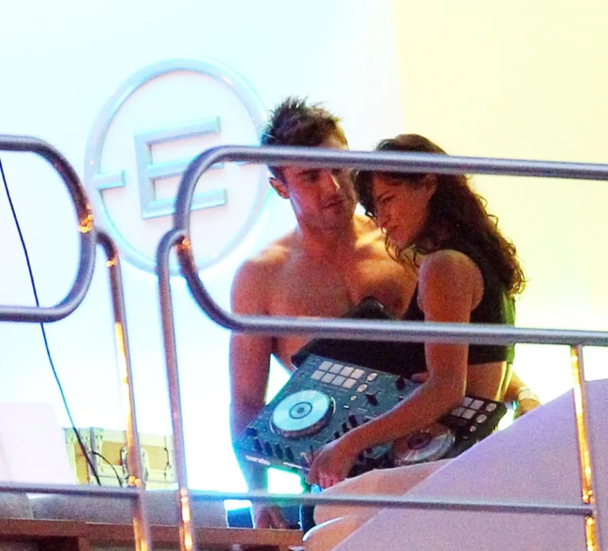 Zac Efron se ha mostrado especialmente cariñoso con Michelle, parece que está muy enamorado de ella.