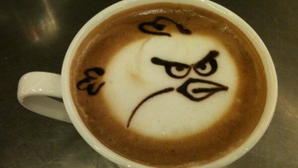 Eric necesita la cafeína necesaria para terminar esos niveles del videojuego creado por Rovio.