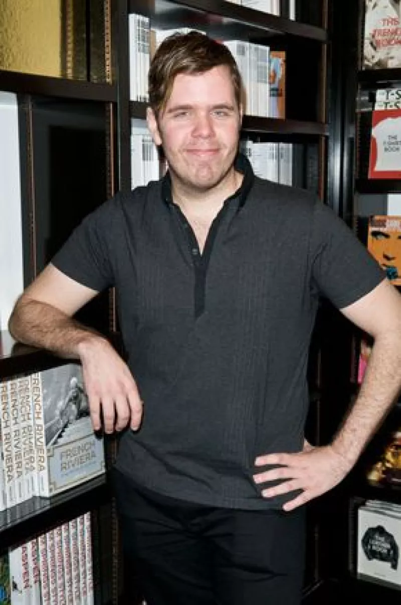 Perez Hilton demandó el miércoles en Los Angeles a Polo Molina por agresión y por haberle ocasionado angustia emocional intencionalmente.