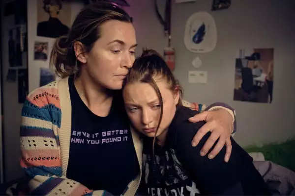 Kate Winslet actúa por primera vez con su hija Mia Threapleton