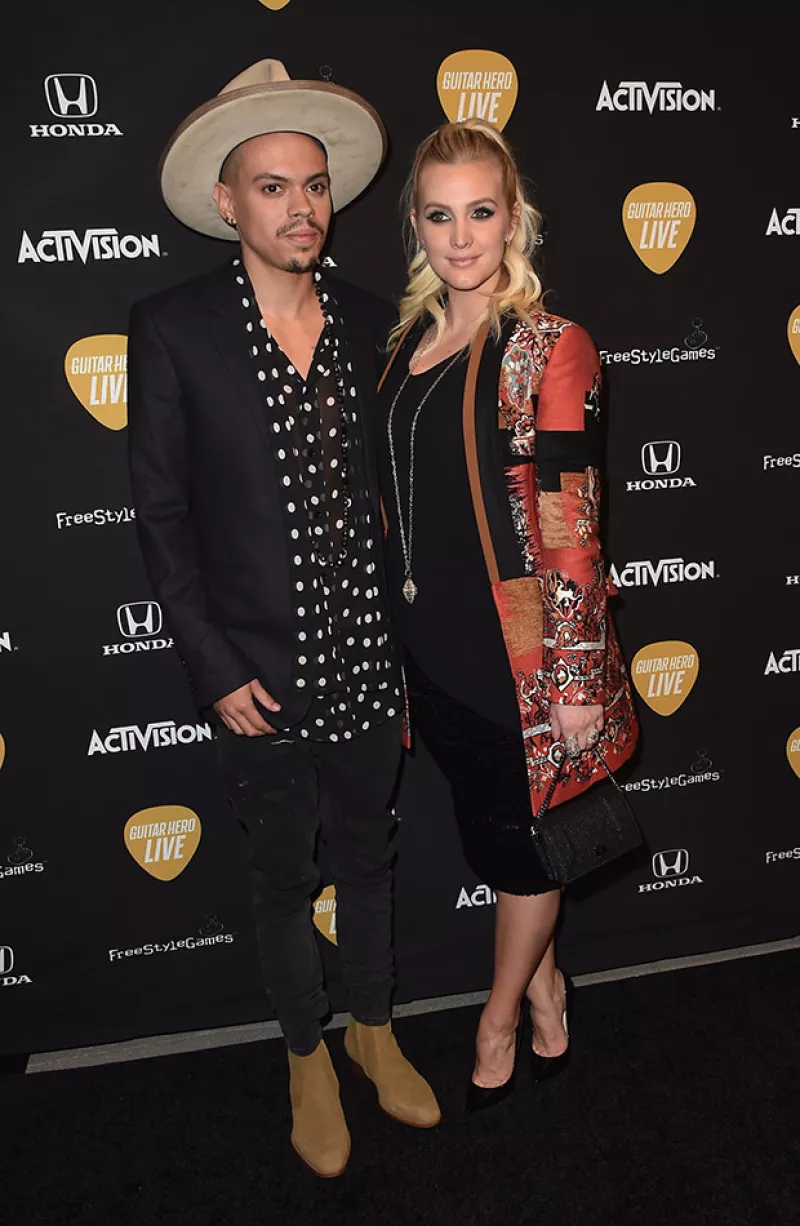 La cantante y diseñadora asistió esta semana al lanzamiento de Guitar Hero Live, donde lució muy guapa junto a su esposo Evan Ross.