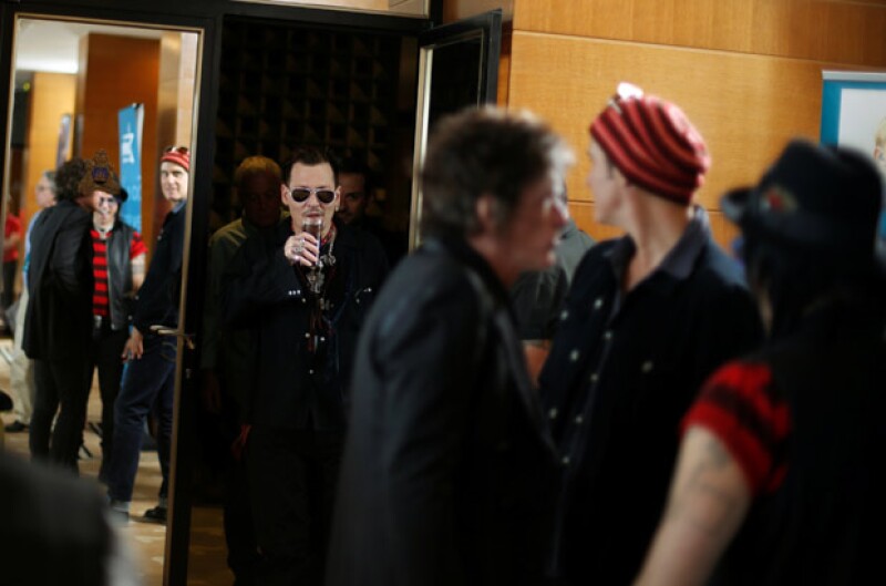 Johnny ahora no puede acercarse a Amber a menos de 100 metros.