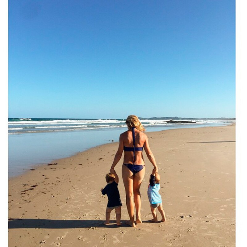 La esposa de Chris Hemsworth publicó esta imagen en la que agradece a la vida por haberle dado a estos pequeños, quienes la han colmado de dicha.