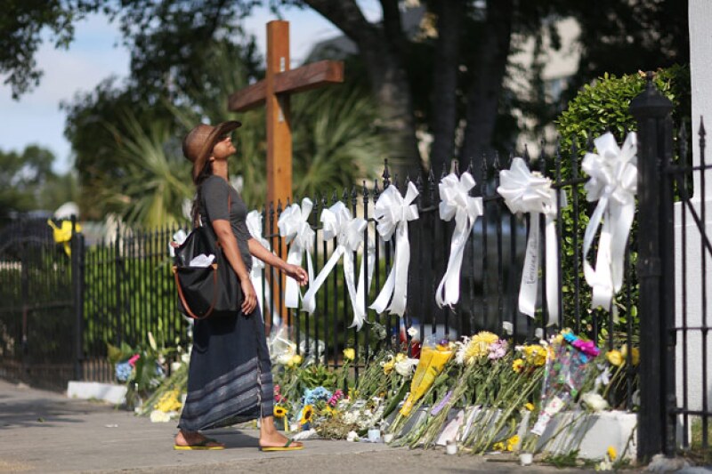 Taylor Swift, Chris Pratt, Reese Whitersrpoon y otros se han unido en plegarias luego de la tragedia ocurrida en una iglesia de Carolina del Sur en la que murieron nueve personas.