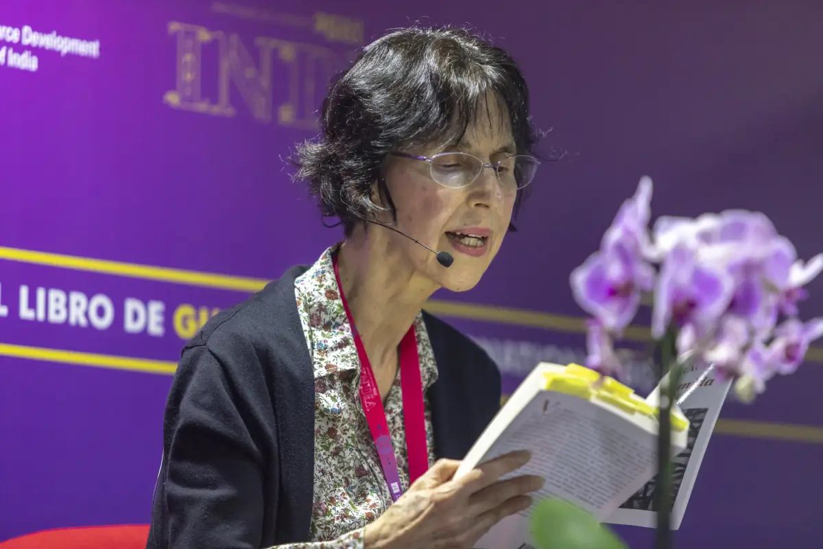 Coral Bracho en el Salón de la Poesía de la Fil Guadalajara. 