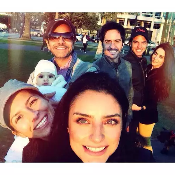 La primera selfie familiar.