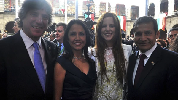 (De izquierda a derecha) El vicepresidente de Argentina, Amado Boudou, la Primera Dama de Perú, Nadine Heredia, la pareja del argentino, Agustina Kampfer, y el presidente peruano Ollanata Humala.