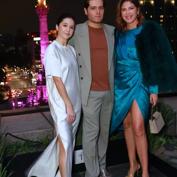 Roxana Phillips, David y Jennifer Souza 