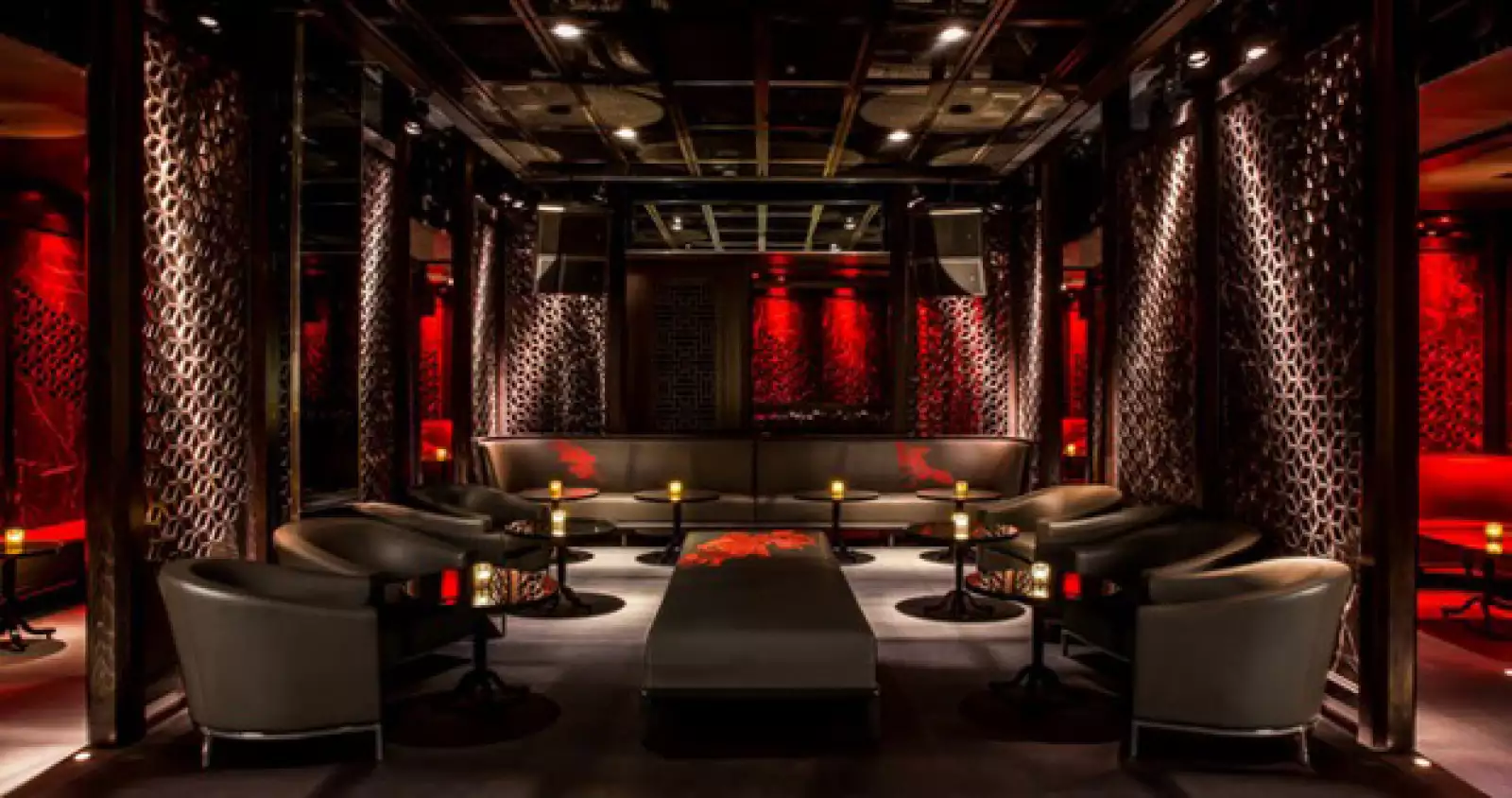 Este es el espectacular Hakkasan de Las Vegas, un lugar extravagante que va a la perfección con una de sus clientas favoritas: Kesha.