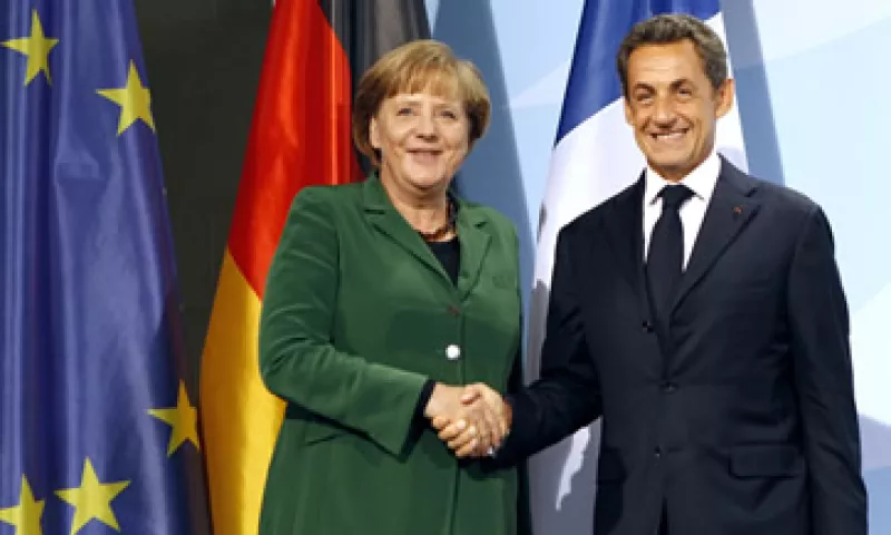 La canciller alemana Angela Merkel y presidente francés Nicolas Sarkozy dieron una conferencia de prensa conjunta.  (Foto: Reuters)