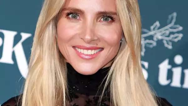 Elsa Pataky Presents 'KissMas Time' By Women'Secret In Madrid
