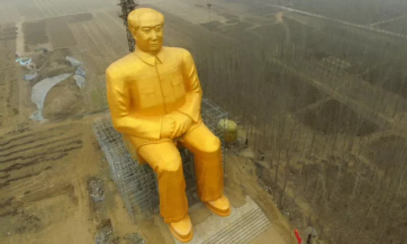 La estatua muestra al líder chino sentado y con las manos cruzadas. (Foto: AFP)