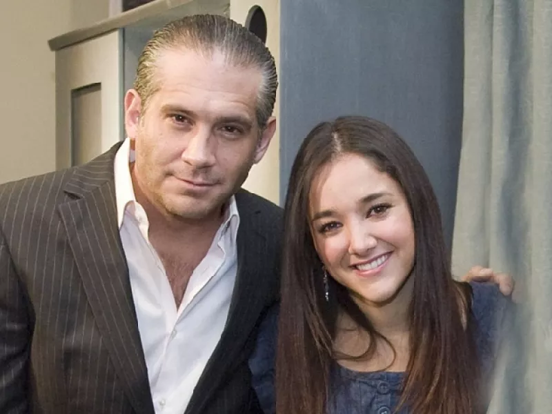 `Una familia con suerte´ es el más reciente proyecto de Televisa y de las favoritas del público; el argumento es el mismo de `Los Sánchez´ de TV Azteca. A las dos televisoras les ha funcionado.