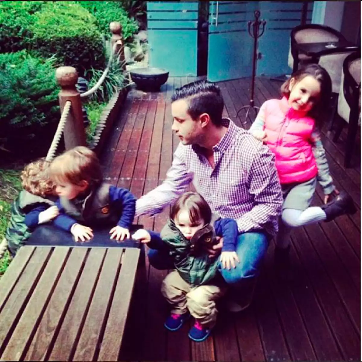 Esta fotografía habria sido tomada en junio de 2014, cuando al pareecer el empresario aún tenía contacto con sus hijos.