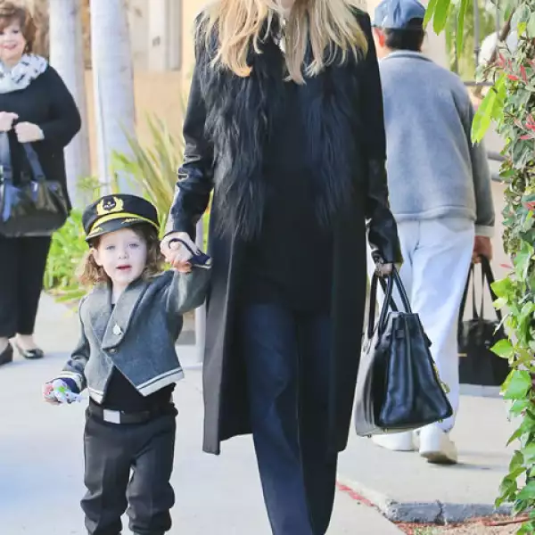 Skyler- Siendo hijo de la famosa fashion styilist Rachel Zoe está demás decir que su forma de vestir es de las mejores en el medio. Ella siempre encuentra las piezas perfectas para hacerlo ver fashion.