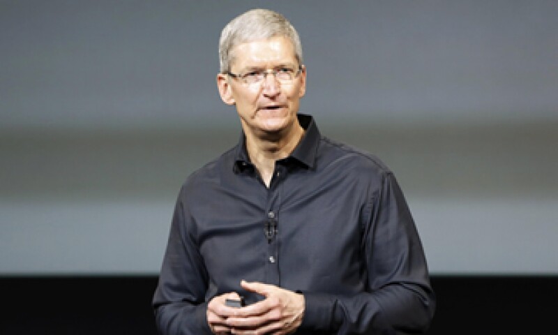 Apple, que dirige Tim Cook, trata de disputarle espacio a rivales como Samsung y Huawei en mercados emergentes. (Foto: Reuters)