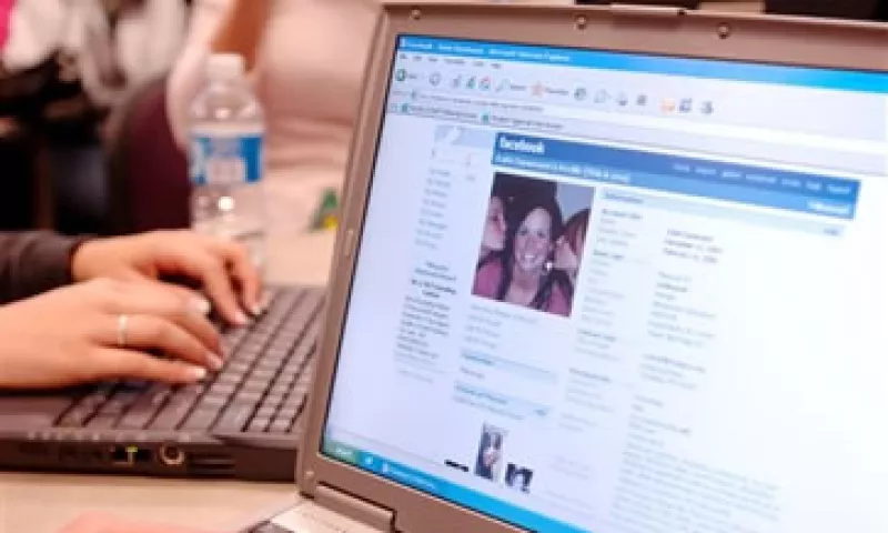 Una universidad tomó información de varios usuarios a través de la aplicación de Facebook para calcular su número de Seguridad Social. (Foto: AP)