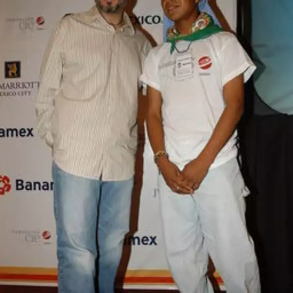 Alec Syntec, Mauricio Escudero