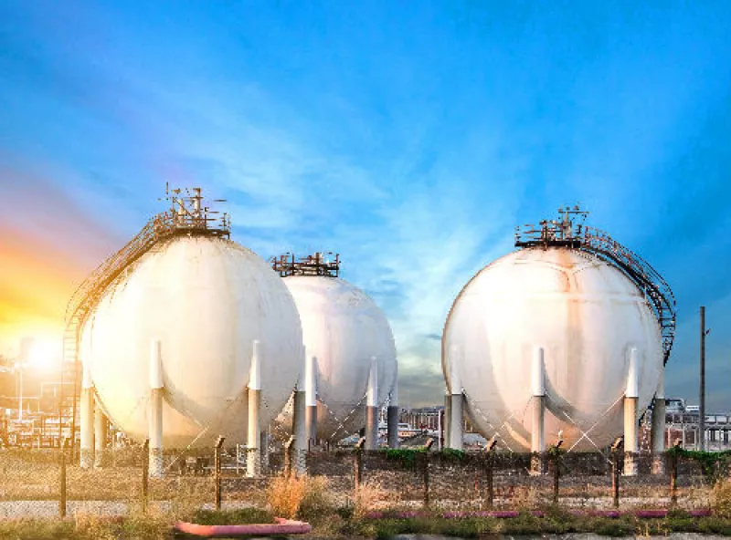 refiner�a de petrol�feros