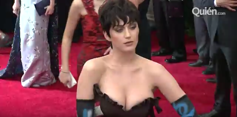 Podrá acercarse el invierno pero para estas sexy celebs subir la temperatura nunca ha sido problema...es sólo cosa de elegir el vestido correcto.