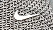 Logo de Nike sobre fachada de un edificio.