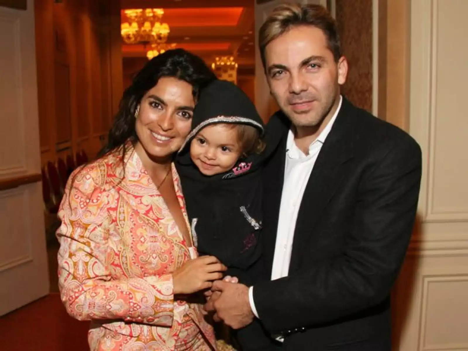 El cantante mexicano Cristian Castro y su aún esposa la argentina Valeria Liberman llegaron a un acuerdo para terminar su divorcio, tras más de un año de un difícili proceso legal.