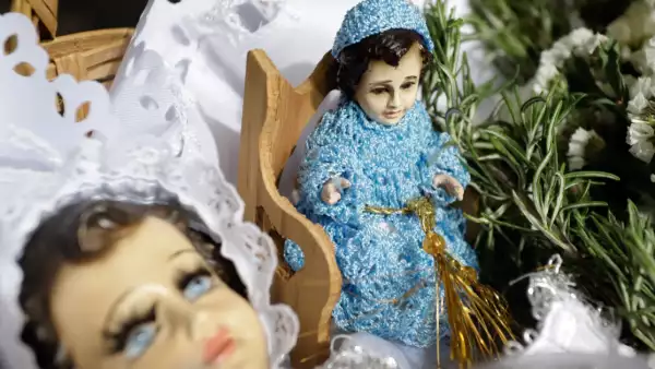 Qué significa la vestimenta del niño Dios y quién lo viste