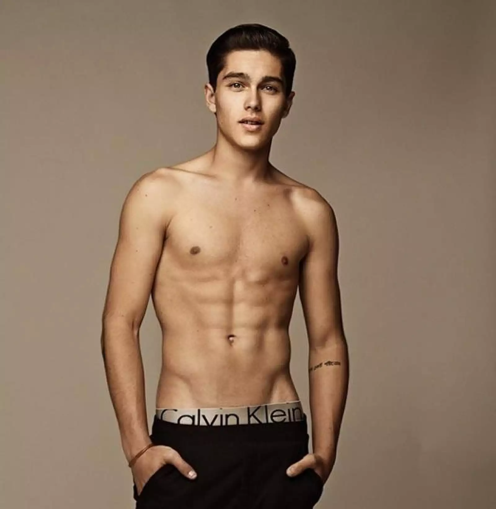 Sus fotos shirtless han causado impacto.