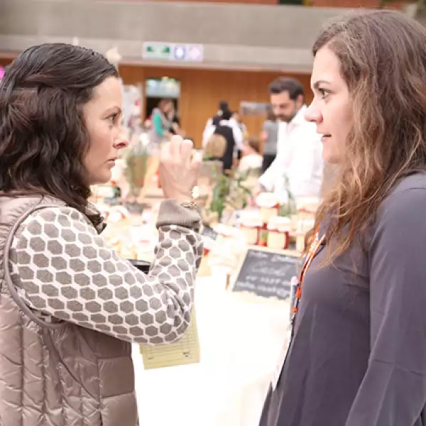 Isabel Núñez y Patricia García