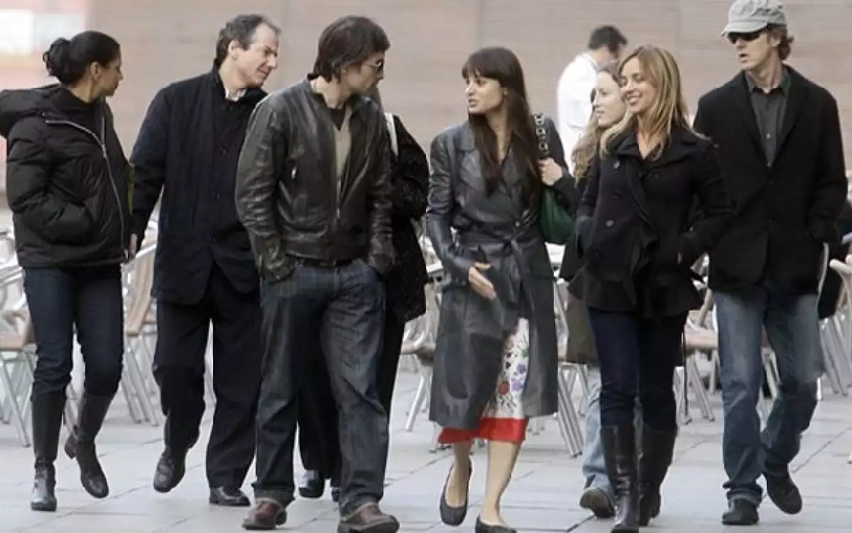 Olivier Martinez con su novia, la actriz Mia Maestro, Woody Harrelson y su esposa, el mago David Blaine y su novia, y Edward Norton, paseando por la Plaza San Marcos en Venecia.