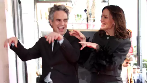 Jennifer Garner y Mark Ruffalo recrean el baile de Como si tuviera 30