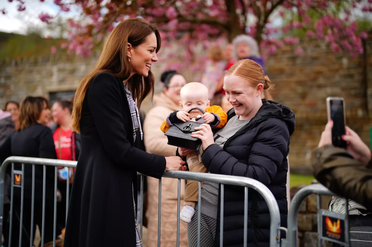 Kate Middleton con Daniel y Lucy Williams en Gales