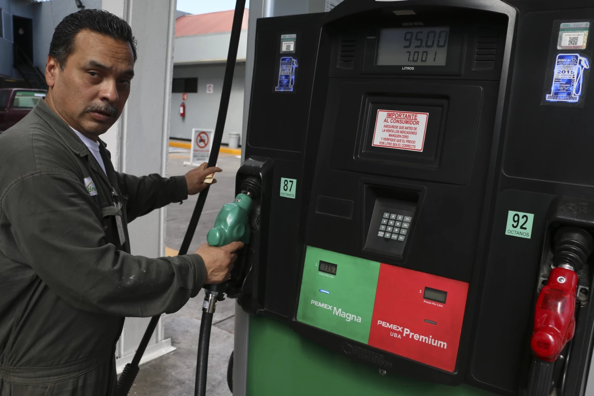 Pemex aseguró que las gasolinas que se venden en la Zona Metropolitana del Valle de México cumplen con normatividad ambiental y ultrabajas en azufre.