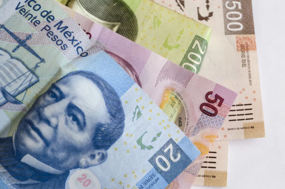 181114 peso tipo de cambio is Karla Rosales.jpg