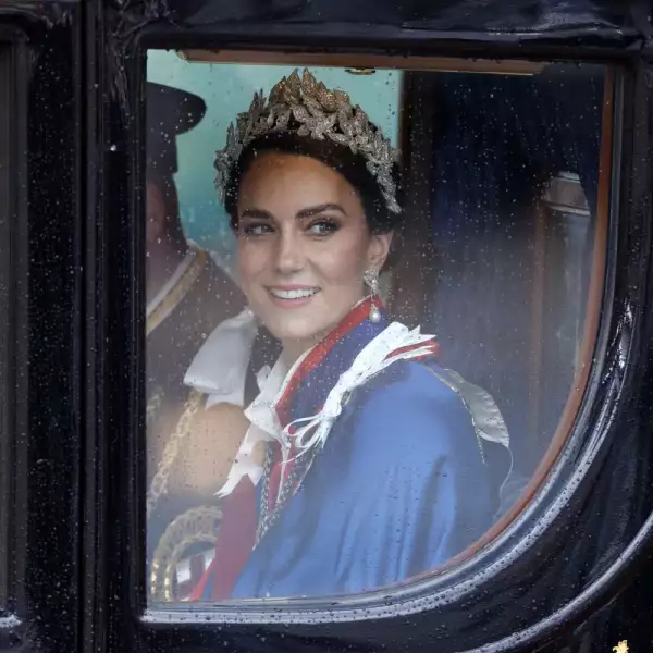 Miembros de la Familia Real Británica en la coronación del rey Carlos III