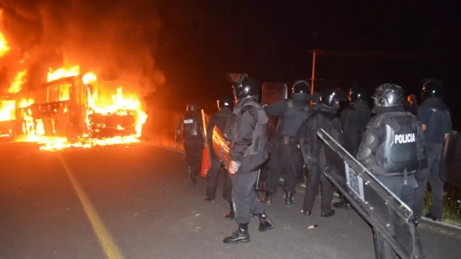 Enfrentamientos entre normalistas y policías federales