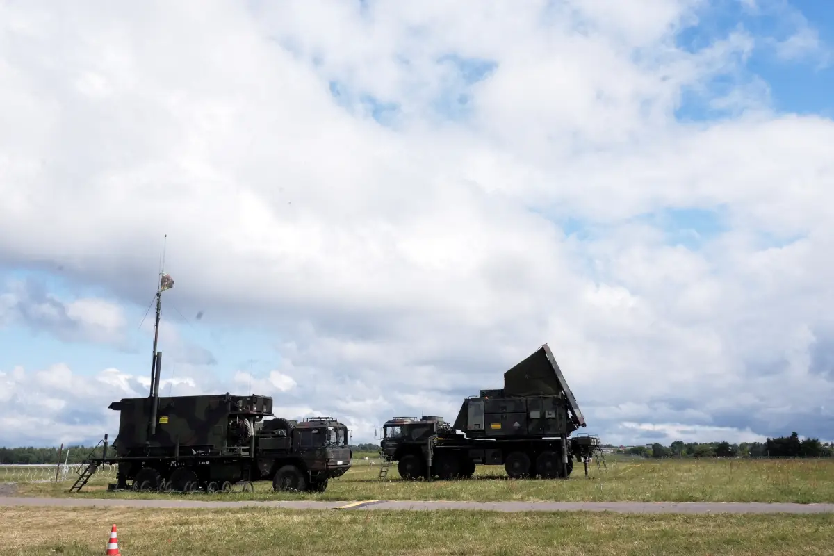 Unidades del sistema de defensa aérea Patriot alemán se ven en el aeropuerto de Vilnius, antes de una cumbre de la OTAN, en Vilnius, Lituania, el 10 de julio de 2023.