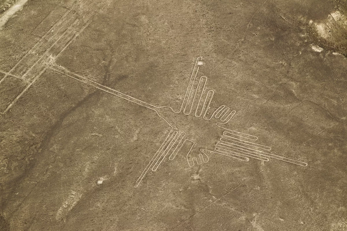 Líneas de Nazca en perú en forma de colibrí