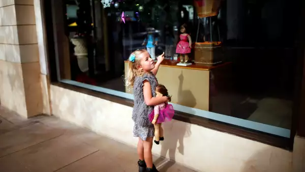 Acciones de tiendas como Kohr's y Macy's se derrumbaron, aunque el consumo en Estados Unidos se reactivó.