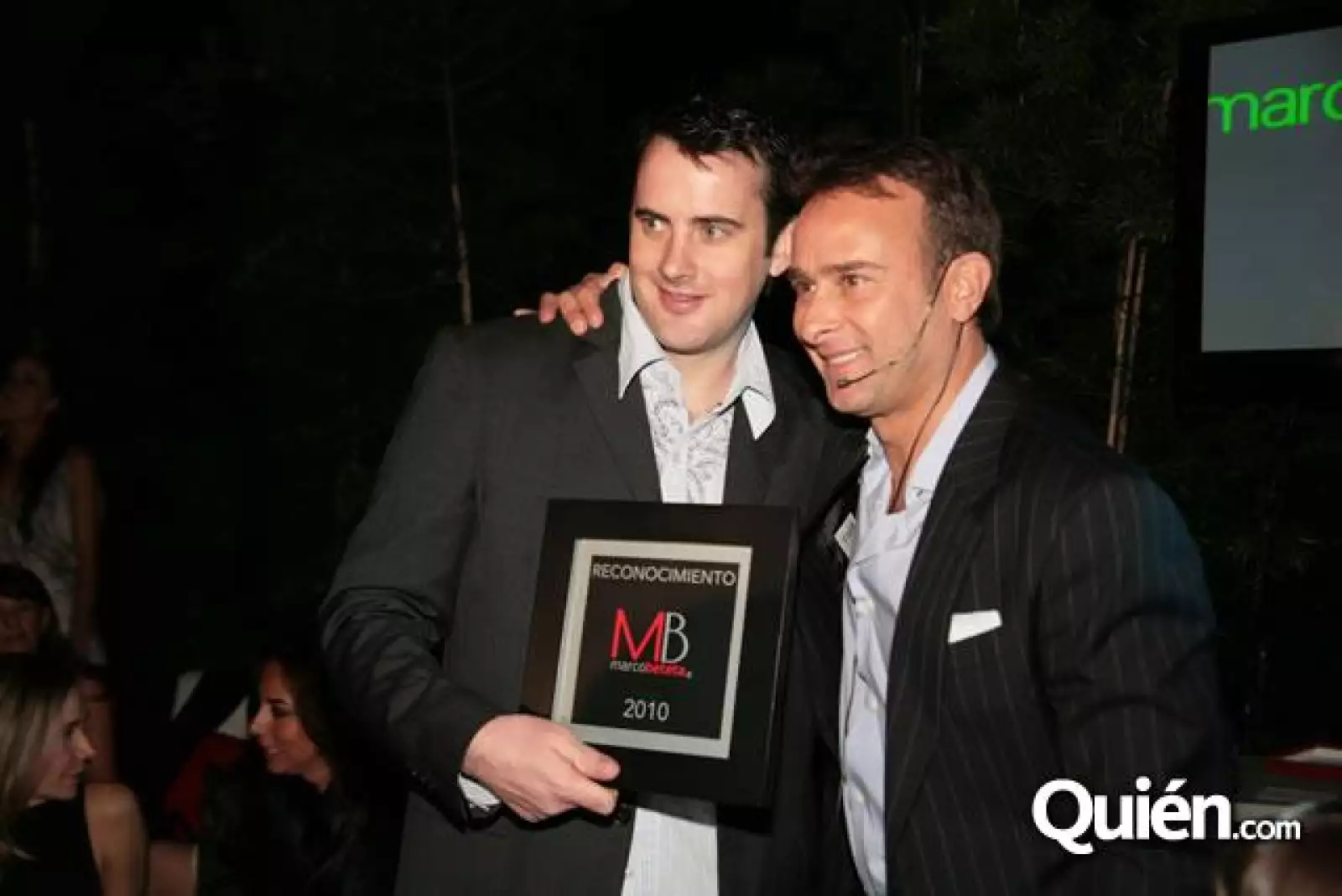Marco Beteta entrega reconocimientos a los mejores Restaurantes