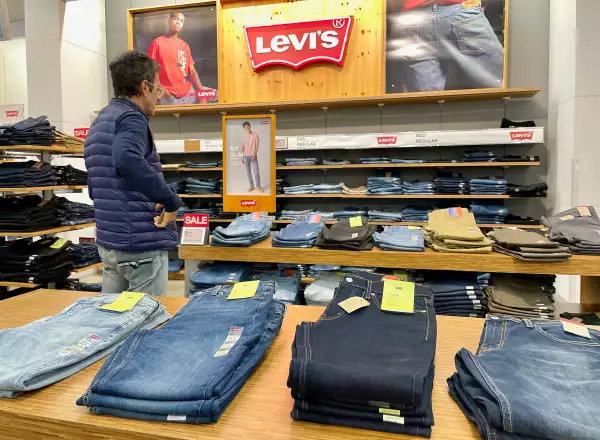 El Levi's 501 destacó por conservar su forma y no presentar problemas de decoloración o torsión.