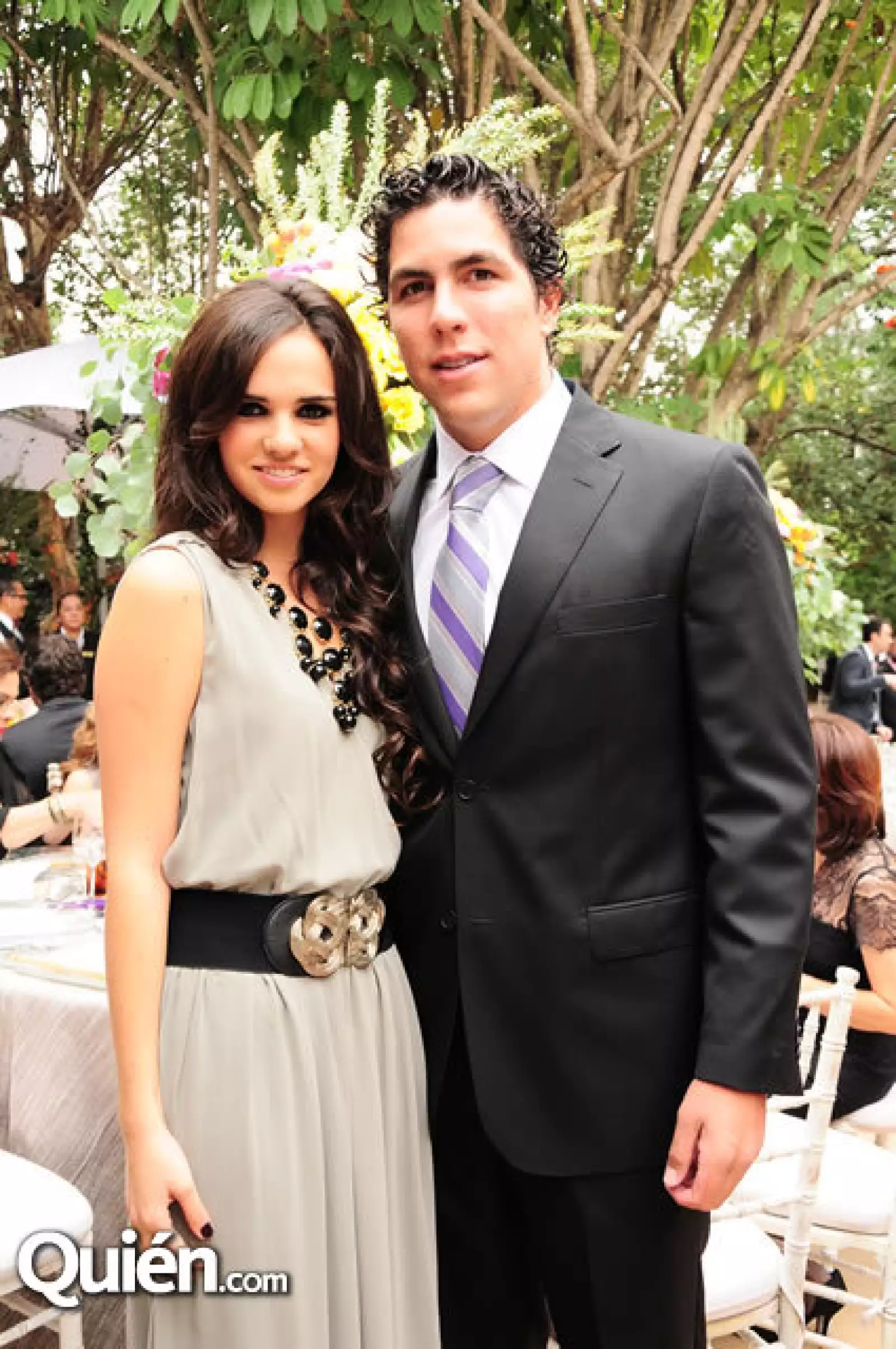 Los cinturones son el accesorio perfecto para subir el glamour en tu outfit, como lo consiguió Alejandra González.