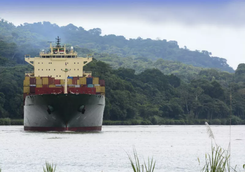 Calado_canal_Panamá