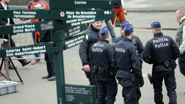 Las fuerzas de seguridad recorren las calles de Bruselas tras los ataques que dejaron 35 muertos.