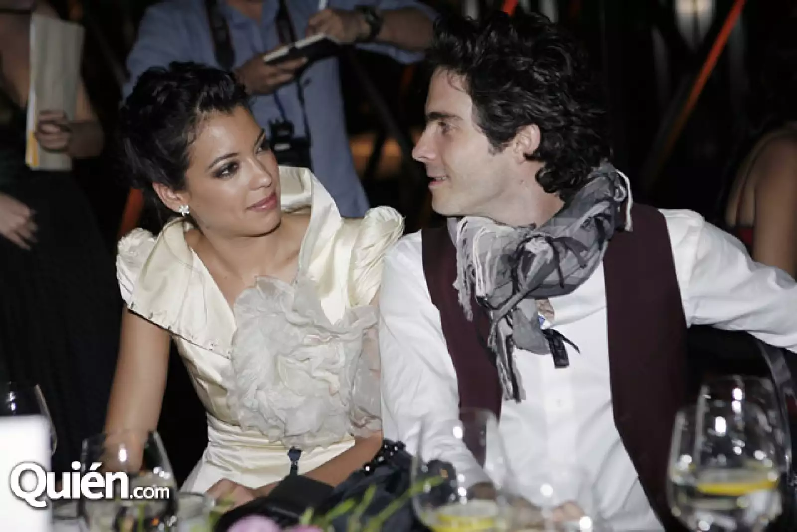 Stephanie Sigman y Osvaldo Benavides