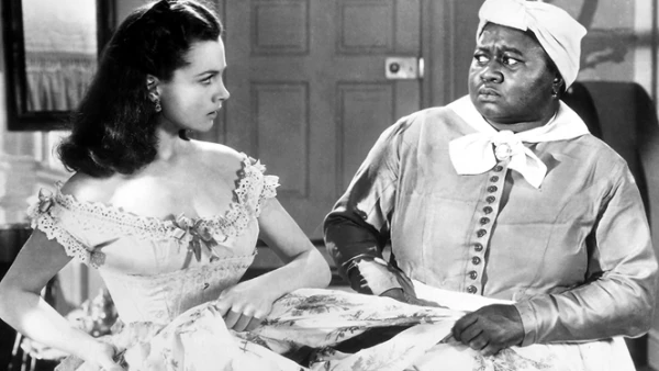 Hattie McDaniel se convirtió en 1940 en la primera mujer afroamericana en ganar un Oscar. Triunfó por su papel en la cinta Lo Que el Viento se Llevó.